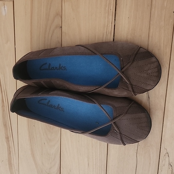 Shoes - Clarks brown flat leather shoe